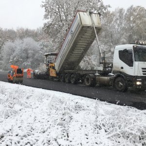 Asphaltierung im Winter ohne Schrift